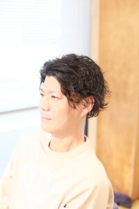 赤羽 メンズパーマ 波巻き サーフカール 縦落ちカール リビーチヘアリゾート